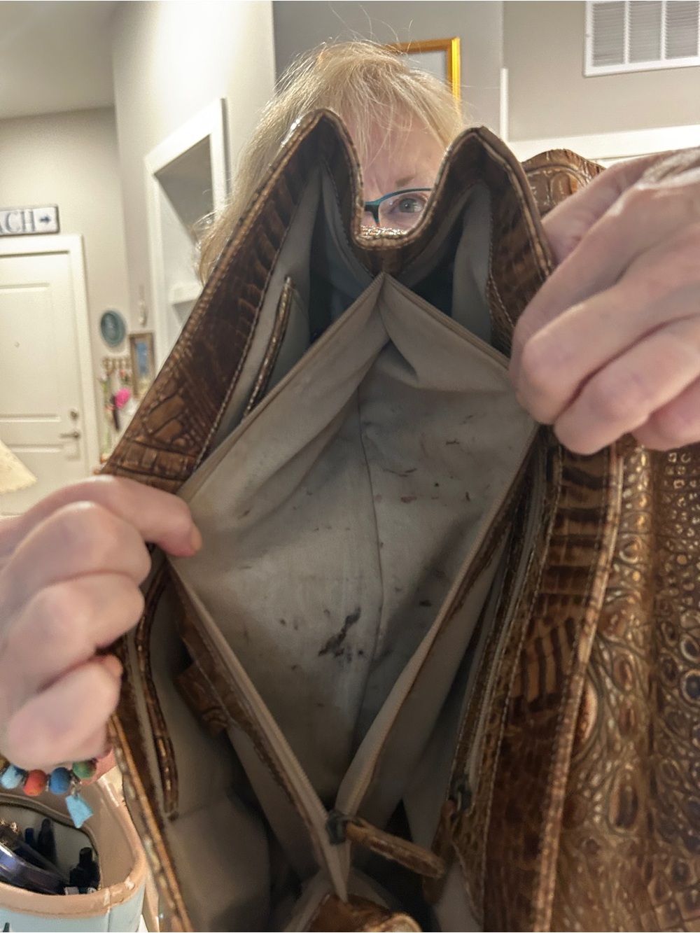 Leather Brahmin Shoulder Bag in Brown. - Picture 4 of 4